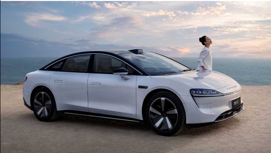 Huawei Launches Luxeed S7 Electric Sedan